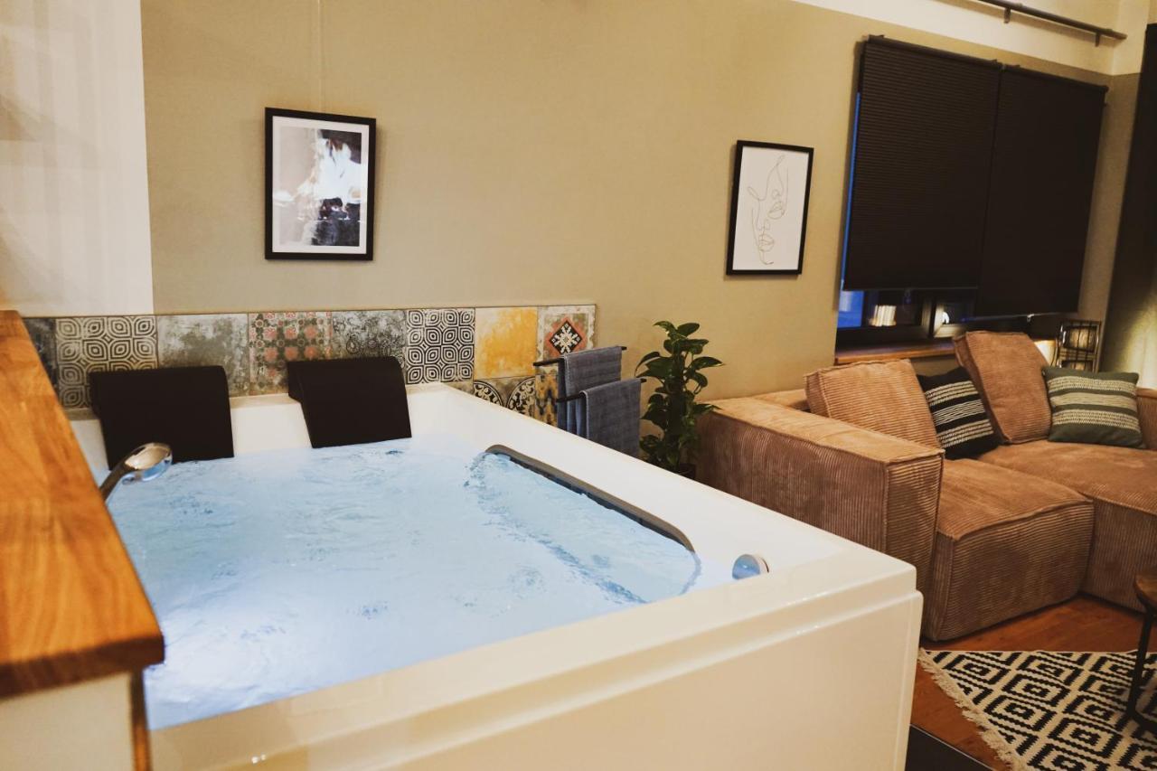Stilvolles City-Loft Mit Privatem Whirlpool Trier Exteriör bild